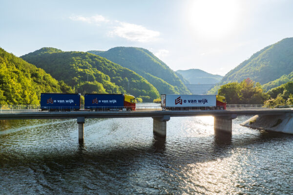 E van Wijk Romania | servicii de transport marfa si depozitare